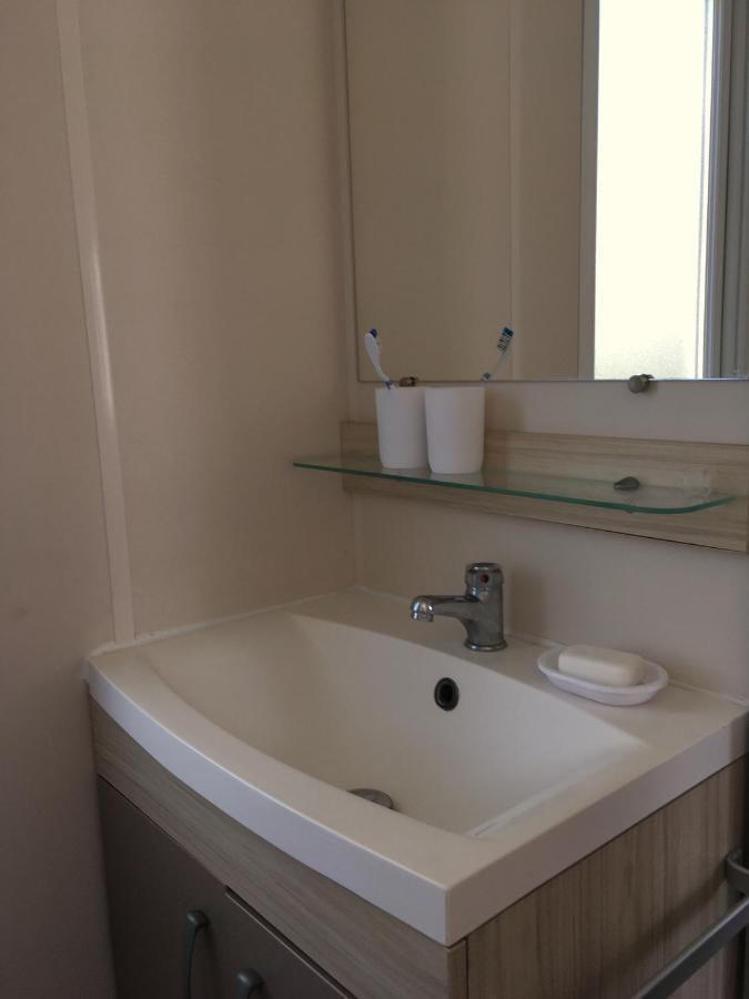 Mobil Home Pour 6 Personnes Climatise A Quelques Minutes Des Plages Agde Exterior photo